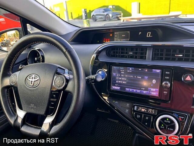 Білий Тойота Aqua, об'ємом двигуна 1.5 л та пробігом 70 тис. км за 12600 $, фото 12 на Automoto.ua