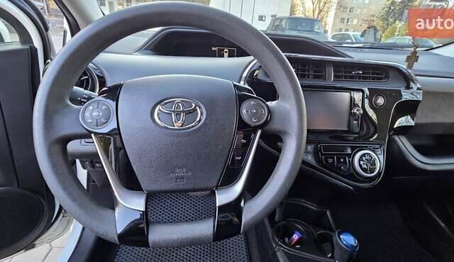 Белый Тойота Aqua, объемом двигателя 1.5 л и пробегом 51 тыс. км за 12800 $, фото 23 на Automoto.ua