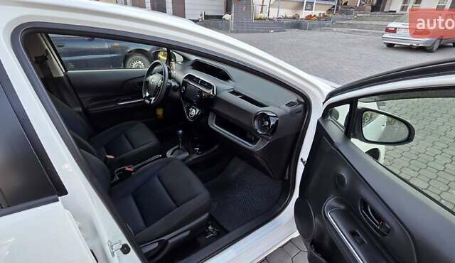 Белый Тойота Aqua, объемом двигателя 1.5 л и пробегом 51 тыс. км за 12800 $, фото 19 на Automoto.ua