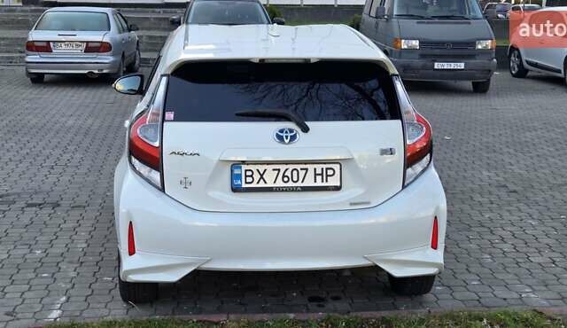 Белый Тойота Aqua, объемом двигателя 1.5 л и пробегом 51 тыс. км за 12800 $, фото 3 на Automoto.ua