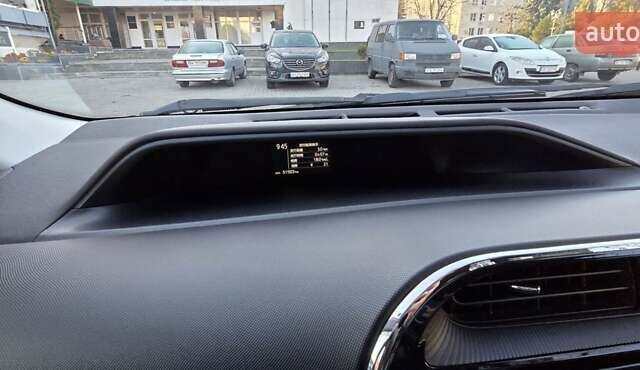 Белый Тойота Aqua, объемом двигателя 1.5 л и пробегом 51 тыс. км за 12800 $, фото 18 на Automoto.ua