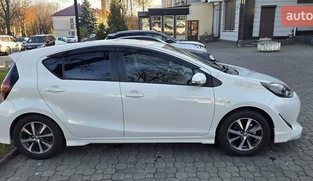 Белый Тойота Aqua, объемом двигателя 1.5 л и пробегом 51 тыс. км за 12800 $, фото 11 на Automoto.ua