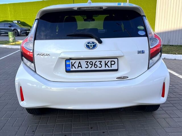Білий Тойота Aqua, об'ємом двигуна 1.5 л та пробігом 70 тис. км за 12600 $, фото 10 на Automoto.ua