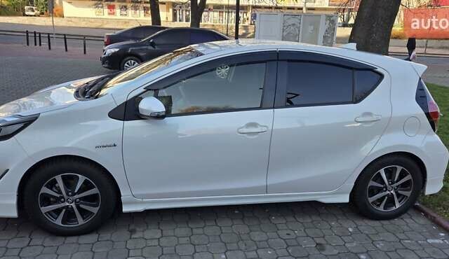 Белый Тойота Aqua, объемом двигателя 1.5 л и пробегом 51 тыс. км за 12800 $, фото 6 на Automoto.ua