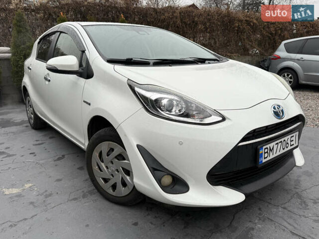 Белый Тойота Aqua, объемом двигателя 1.5 л и пробегом 63 тыс. км за 11300 $, фото 3 на Automoto.ua