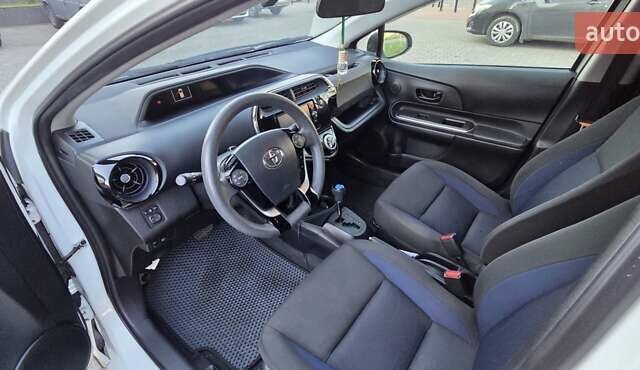 Белый Тойота Aqua, объемом двигателя 1.5 л и пробегом 51 тыс. км за 12800 $, фото 14 на Automoto.ua