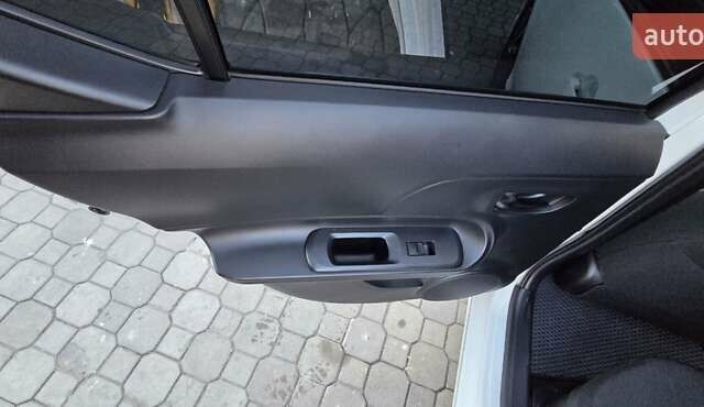 Белый Тойота Aqua, объемом двигателя 1.5 л и пробегом 51 тыс. км за 12800 $, фото 27 на Automoto.ua