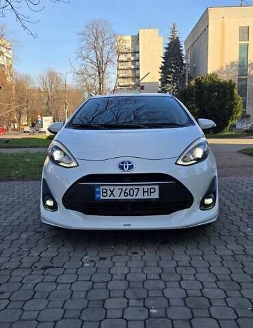 Белый Тойота Aqua, объемом двигателя 1.5 л и пробегом 51 тыс. км за 12800 $, фото 2 на Automoto.ua