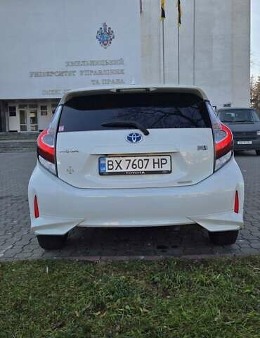Белый Тойота Aqua, объемом двигателя 1.5 л и пробегом 51 тыс. км за 12800 $, фото 4 на Automoto.ua