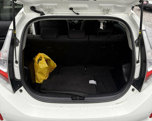 Белый Тойота Aqua, объемом двигателя 1.5 л и пробегом 63 тыс. км за 11300 $, фото 6 на Automoto.ua