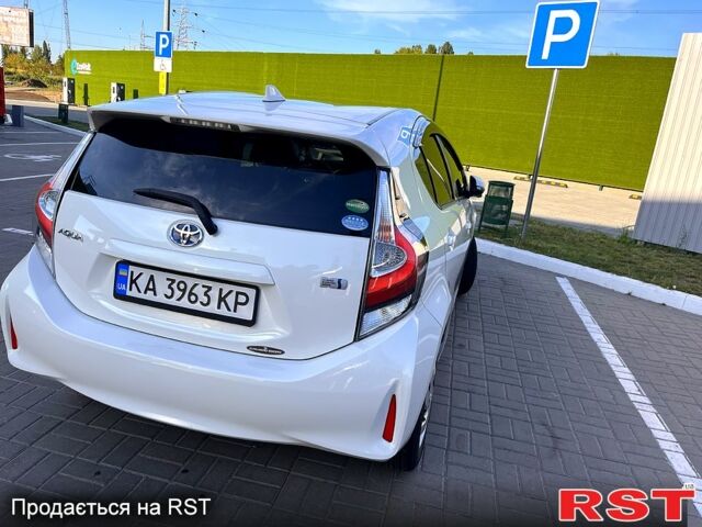 Білий Тойота Aqua, об'ємом двигуна 1.5 л та пробігом 70 тис. км за 12600 $, фото 11 на Automoto.ua