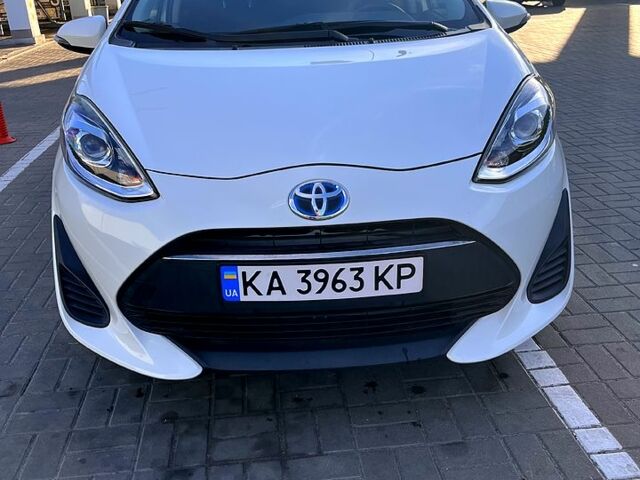 Білий Тойота Aqua, об'ємом двигуна 1.5 л та пробігом 70 тис. км за 12600 $, фото 9 на Automoto.ua