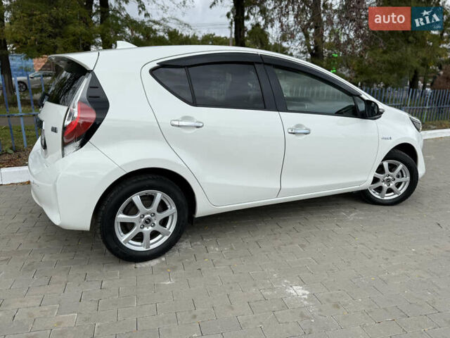 Білий Тойота Aqua, об'ємом двигуна 1.5 л та пробігом 86 тис. км за 12800 $, фото 36 на Automoto.ua