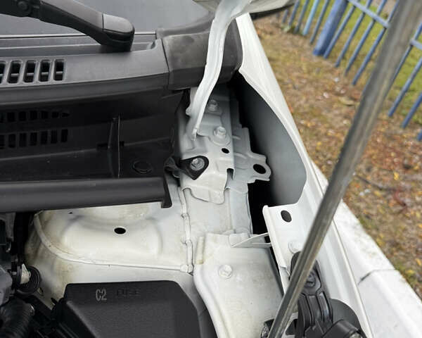 Білий Тойота Aqua, об'ємом двигуна 1.5 л та пробігом 86 тис. км за 12800 $, фото 66 на Automoto.ua