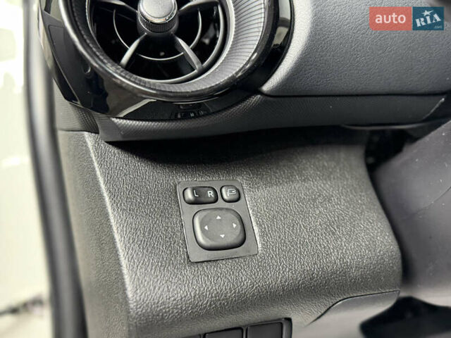 Білий Тойота Aqua, об'ємом двигуна 1.5 л та пробігом 87 тис. км за 13200 $, фото 23 на Automoto.ua