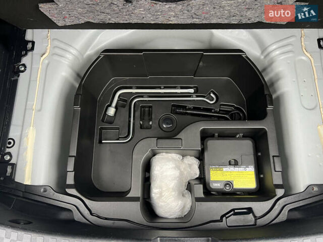 Белый Тойота Aqua, объемом двигателя 1.5 л и пробегом 61 тыс. км за 13200 $, фото 23 на Automoto.ua