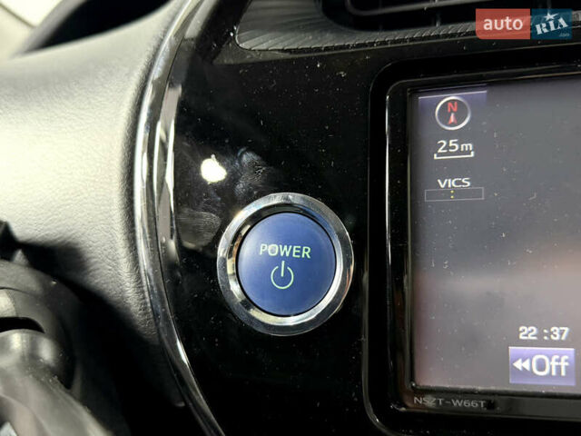 Білий Тойота Aqua, об'ємом двигуна 1.5 л та пробігом 87 тис. км за 13200 $, фото 25 на Automoto.ua