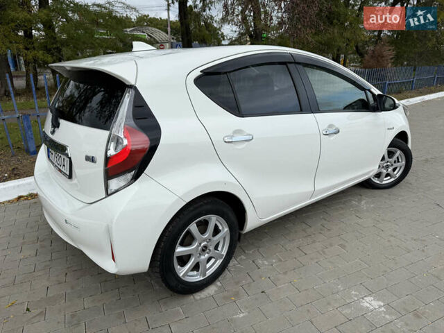 Білий Тойота Aqua, об'ємом двигуна 1.5 л та пробігом 86 тис. км за 12800 $, фото 28 на Automoto.ua