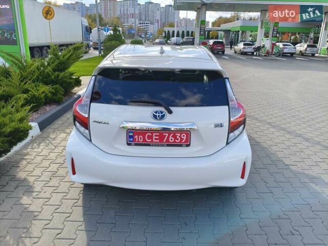 Белый Тойота Aqua, объемом двигателя 1.5 л и пробегом 73 тыс. км за 12900 $, фото 5 на Automoto.ua