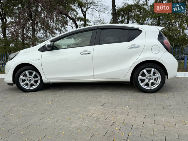Білий Тойота Aqua, об'ємом двигуна 1.5 л та пробігом 86 тис. км за 12800 $, фото 14 на Automoto.ua