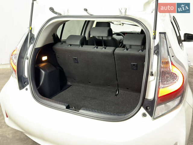 Білий Тойота Aqua, об'ємом двигуна 1.5 л та пробігом 87 тис. км за 13200 $, фото 46 на Automoto.ua