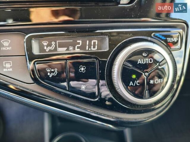 Белый Тойота Aqua, объемом двигателя 1.5 л и пробегом 73 тыс. км за 12900 $, фото 22 на Automoto.ua