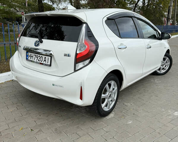 Білий Тойота Aqua, об'ємом двигуна 1.5 л та пробігом 86 тис. км за 12800 $, фото 31 на Automoto.ua