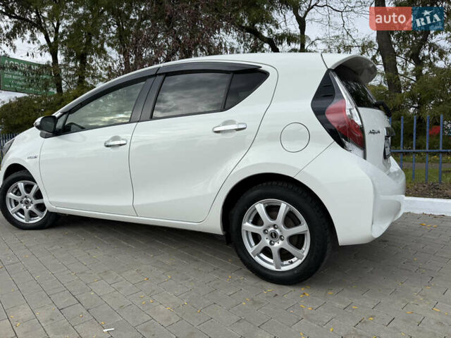 Білий Тойота Aqua, об'ємом двигуна 1.5 л та пробігом 86 тис. км за 12800 $, фото 7 на Automoto.ua