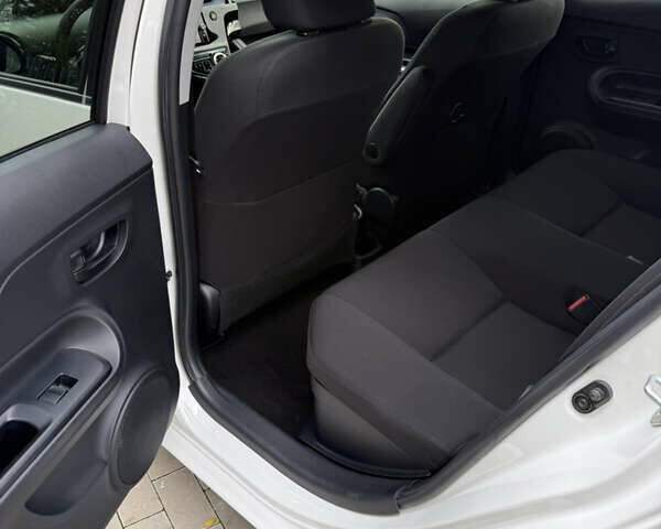 Білий Тойота Aqua, об'ємом двигуна 1.5 л та пробігом 86 тис. км за 12800 $, фото 54 на Automoto.ua