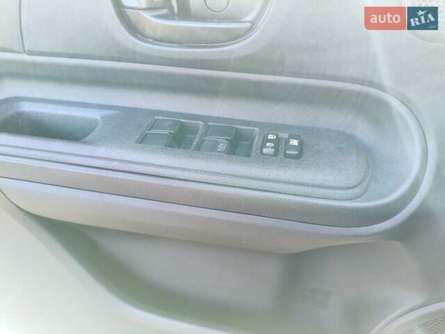 Белый Тойота Aqua, объемом двигателя 1.5 л и пробегом 73 тыс. км за 12900 $, фото 20 на Automoto.ua