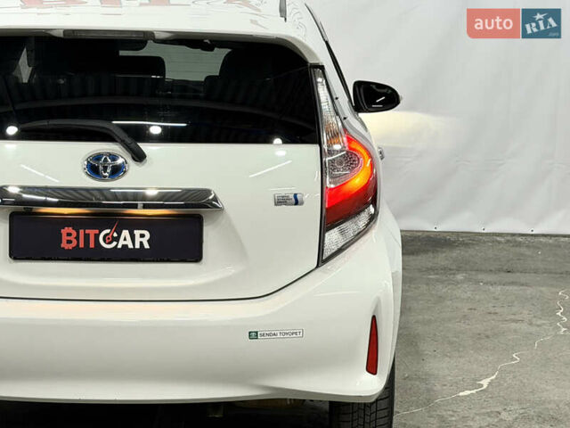 Білий Тойота Aqua, об'ємом двигуна 1.5 л та пробігом 87 тис. км за 13200 $, фото 17 на Automoto.ua