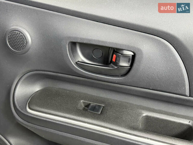 Білий Тойота Aqua, об'ємом двигуна 1.5 л та пробігом 87 тис. км за 13200 $, фото 34 на Automoto.ua