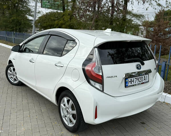 Білий Тойота Aqua, об'ємом двигуна 1.5 л та пробігом 86 тис. км за 12800 $, фото 8 на Automoto.ua