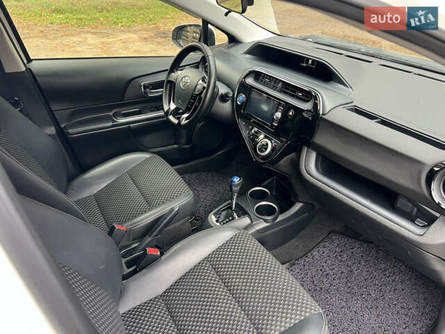 Белый Тойота Aqua, объемом двигателя 1.5 л и пробегом 61 тыс. км за 13200 $, фото 18 на Automoto.ua