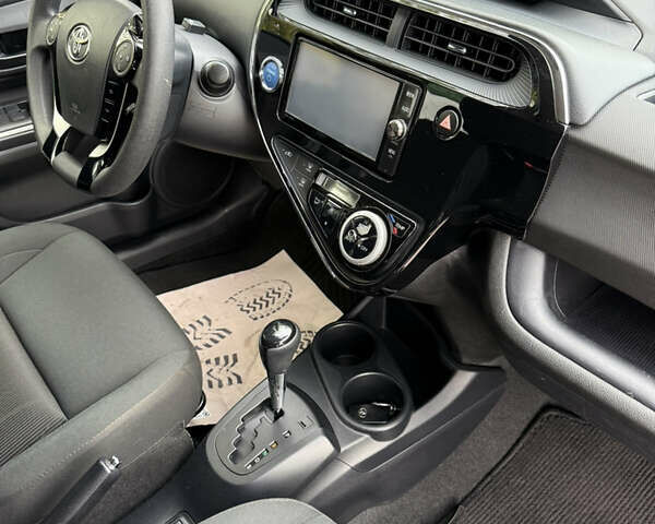 Білий Тойота Aqua, об'ємом двигуна 1.5 л та пробігом 86 тис. км за 12800 $, фото 47 на Automoto.ua