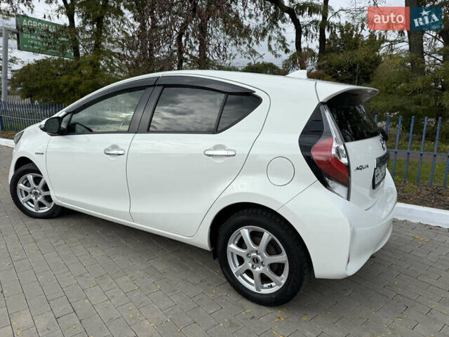 Білий Тойота Aqua, об'ємом двигуна 1.5 л та пробігом 86 тис. км за 12800 $, фото 4 на Automoto.ua