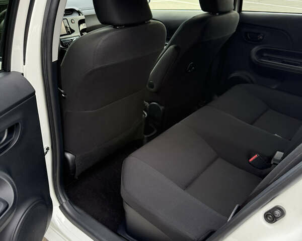 Білий Тойота Aqua, об'ємом двигуна 1.5 л та пробігом 86 тис. км за 12800 $, фото 53 на Automoto.ua