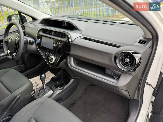 Білий Тойота Aqua, об'ємом двигуна 1.5 л та пробігом 86 тис. км за 12800 $, фото 48 на Automoto.ua