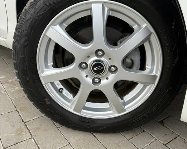 Білий Тойота Aqua, об'ємом двигуна 1.5 л та пробігом 86 тис. км за 12800 $, фото 26 на Automoto.ua