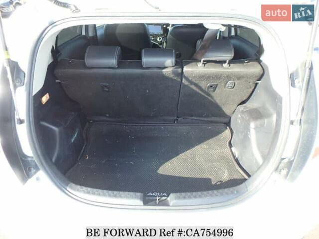 Белый Тойота Aqua, объемом двигателя 1.5 л и пробегом 79 тыс. км за 12700 $, фото 27 на Automoto.ua