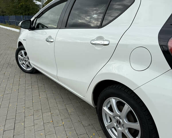 Білий Тойота Aqua, об'ємом двигуна 1.5 л та пробігом 86 тис. км за 12800 $, фото 10 на Automoto.ua