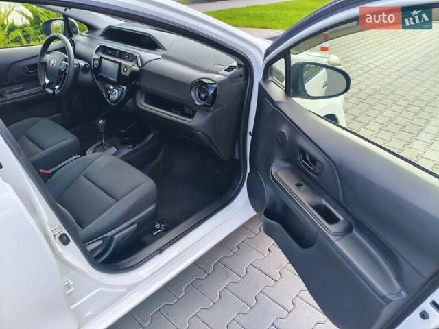 Белый Тойота Aqua, объемом двигателя 1.5 л и пробегом 73 тыс. км за 12900 $, фото 16 на Automoto.ua