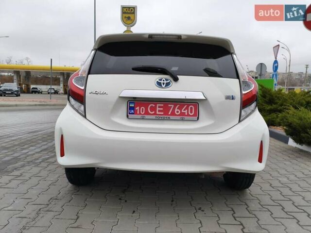 Белый Тойота Aqua, объемом двигателя 1.5 л и пробегом 73 тыс. км за 12800 $, фото 10 на Automoto.ua