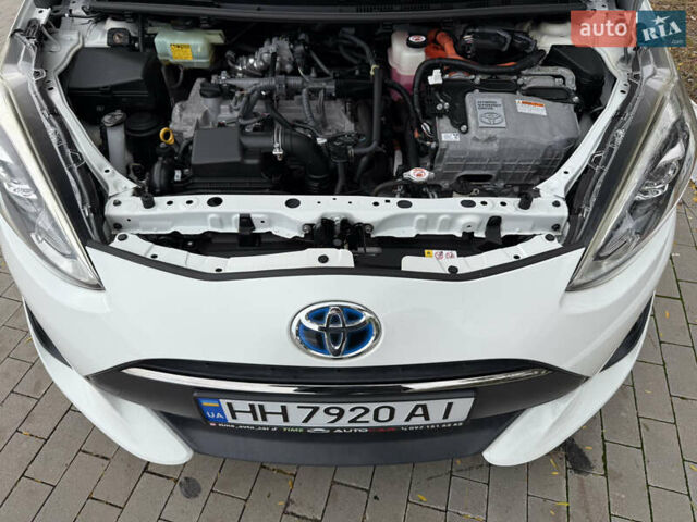 Білий Тойота Aqua, об'ємом двигуна 1.5 л та пробігом 86 тис. км за 12800 $, фото 67 на Automoto.ua