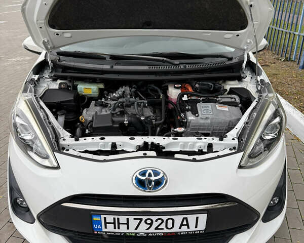 Білий Тойота Aqua, об'ємом двигуна 1.5 л та пробігом 86 тис. км за 12800 $, фото 64 на Automoto.ua