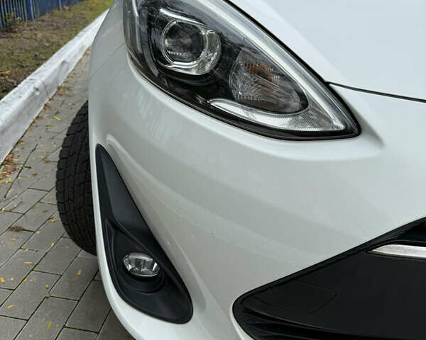 Білий Тойота Aqua, об'ємом двигуна 1.5 л та пробігом 86 тис. км за 12800 $, фото 19 на Automoto.ua