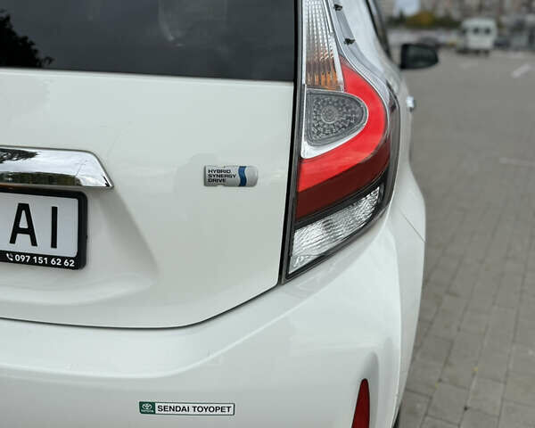 Білий Тойота Aqua, об'ємом двигуна 1.5 л та пробігом 86 тис. км за 12800 $, фото 34 на Automoto.ua