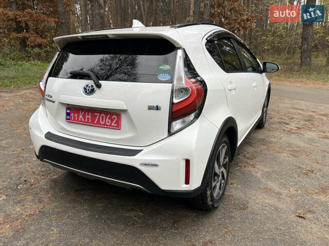 Белый Тойота Aqua, объемом двигателя 1.5 л и пробегом 61 тыс. км за 13200 $, фото 7 на Automoto.ua