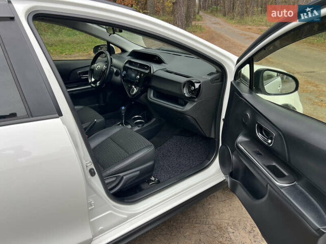 Белый Тойота Aqua, объемом двигателя 1.5 л и пробегом 61 тыс. км за 13200 $, фото 17 на Automoto.ua