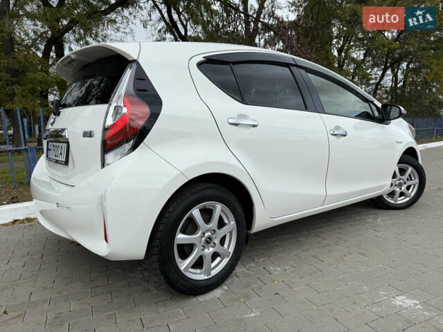 Білий Тойота Aqua, об'ємом двигуна 1.5 л та пробігом 86 тис. км за 12800 $, фото 5 на Automoto.ua